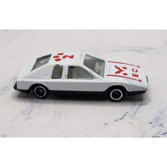 Vintage Collectible Speed Wheels White Diecast Car With Red Pinstriping - Picture 3 of 8